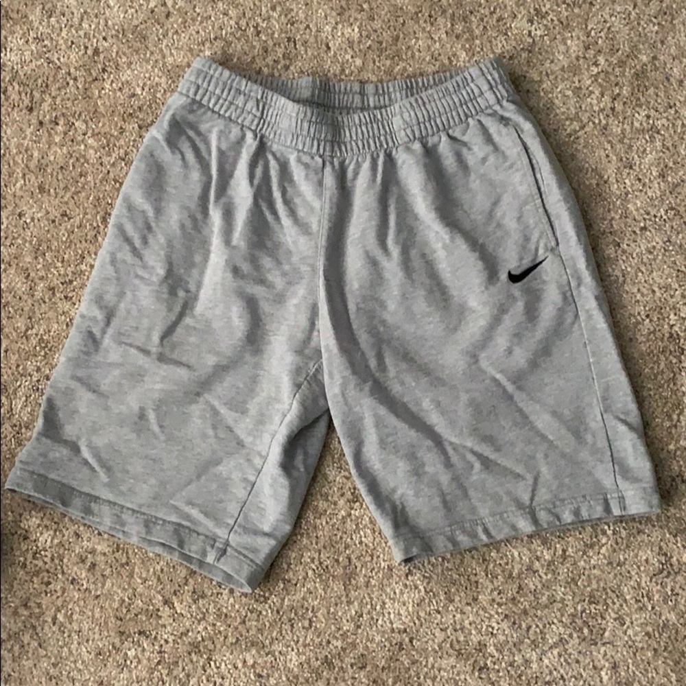 Men’s grey Nike shorts